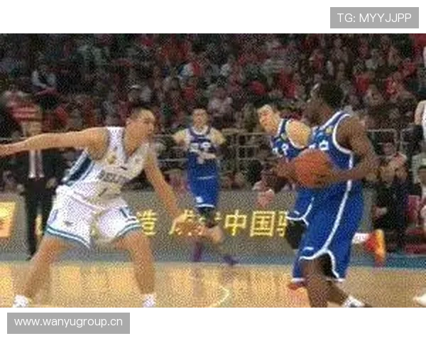 阻挡犯规和带球撞人犯规的区别解析，带你清晰判断场上对抗尺度